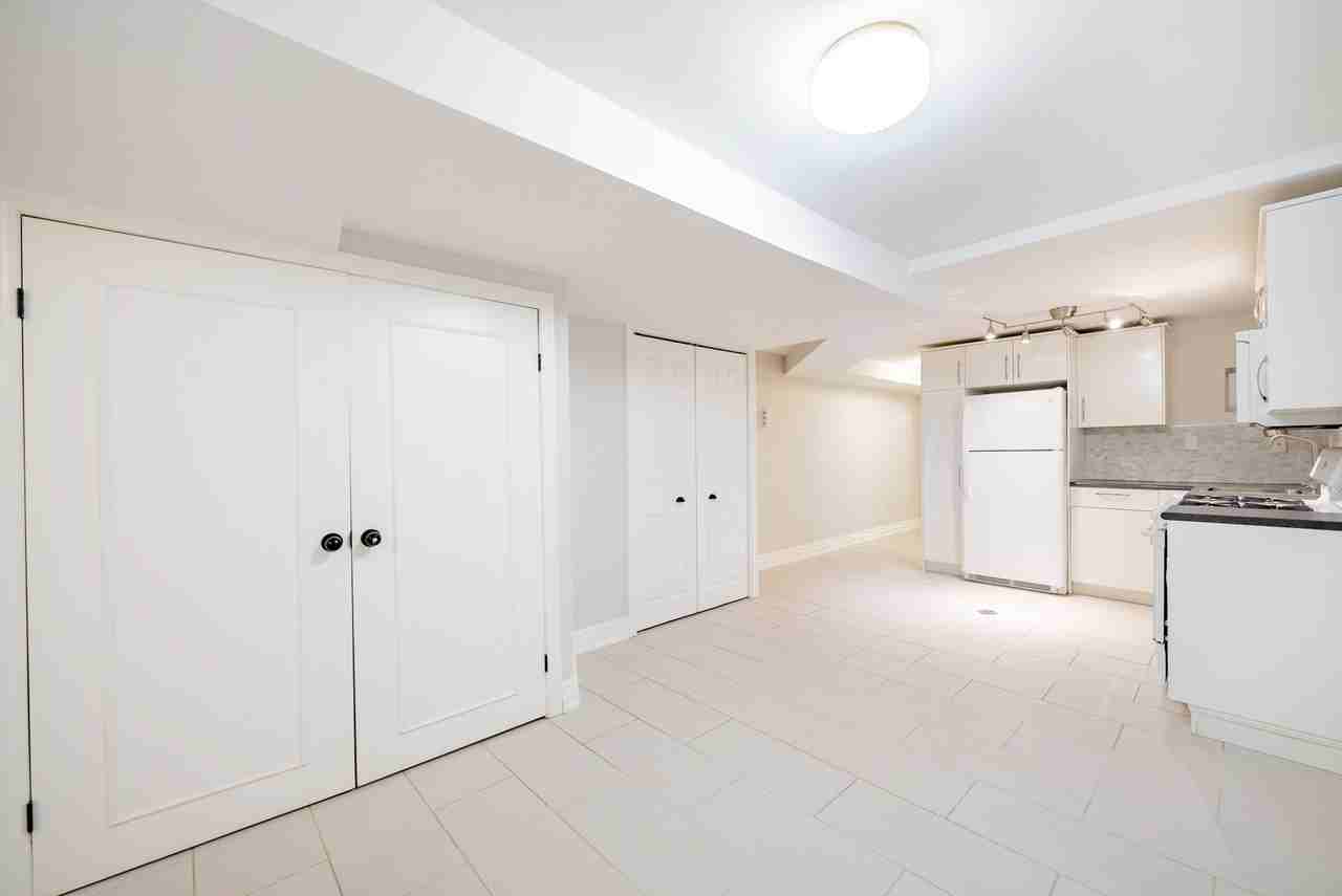 1041 Saint Clarens Avenue - Photo 4 of 9