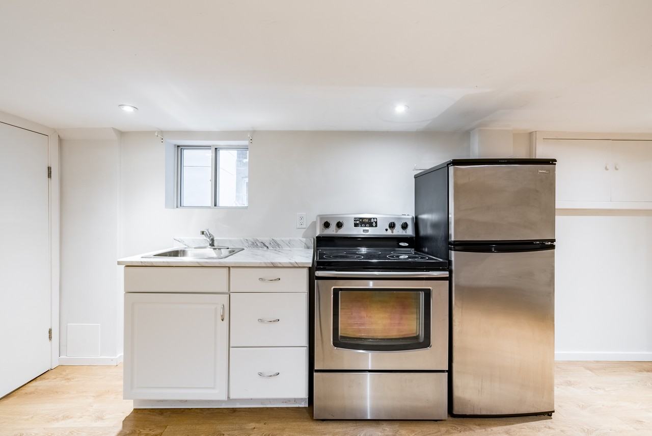 574 Milverton Boulevard - Photo 3 of 8