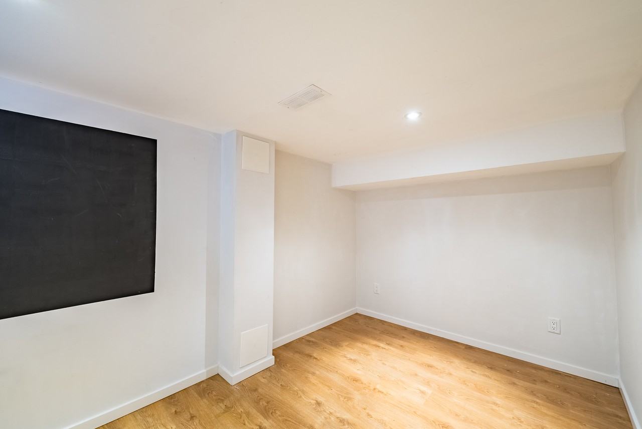 574 Milverton Boulevard - Photo 5 of 8