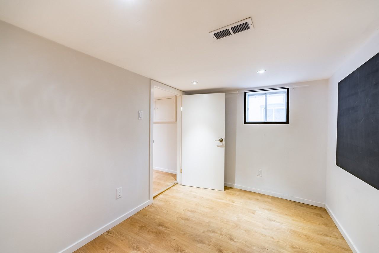 574 Milverton Boulevard - Photo 7 of 8