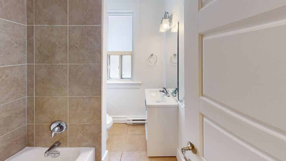 46 College Street - Photo 6 of 10