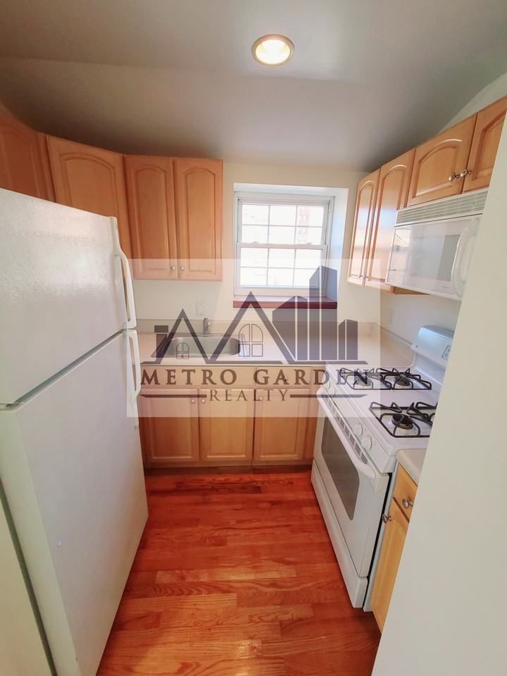 67-08 Exeter Street #3 - Photo 6 of 18