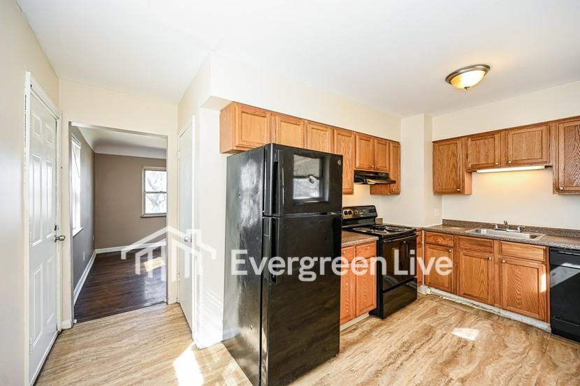 1193 Hempstead Dr - Photo 4 of 15