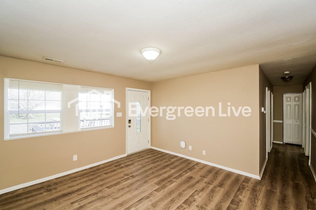 2564 Saint Paul St - Photo 2 of 15