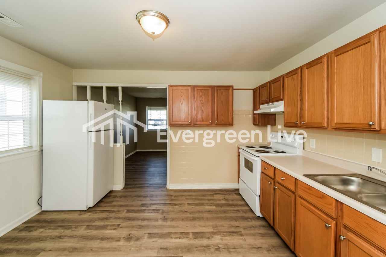 2564 Saint Paul St - Photo 5 of 15