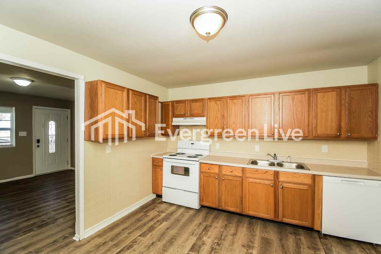 2564 Saint Paul St - Photo 6 of 15