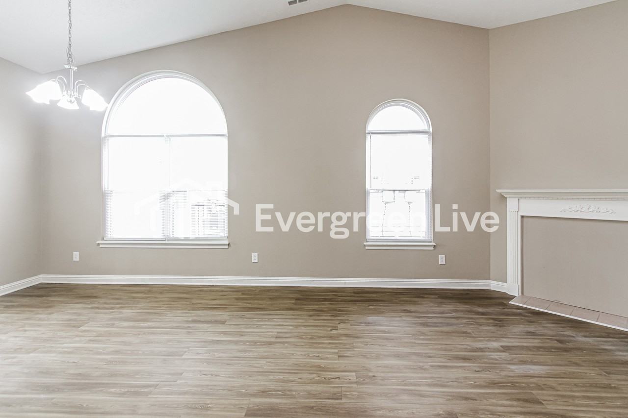 7802 Trisa Ct - Photo 3 of 15