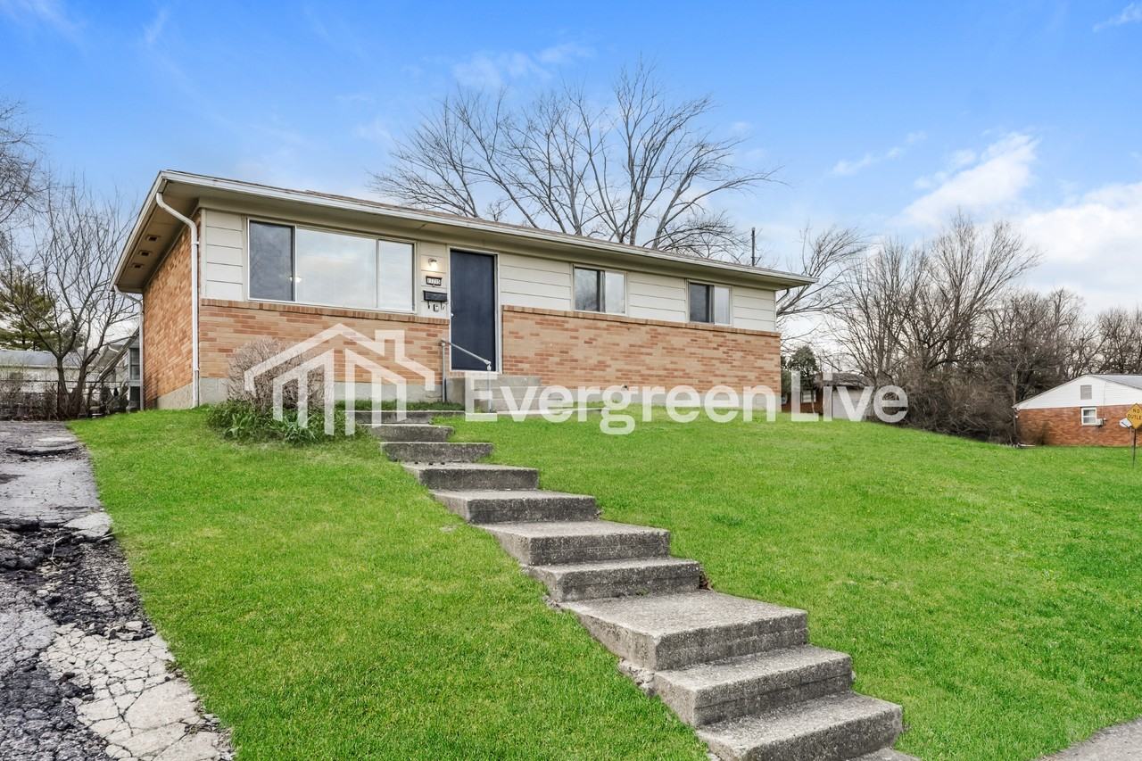 11715 Hamlet Rd - Photo 2 of 15