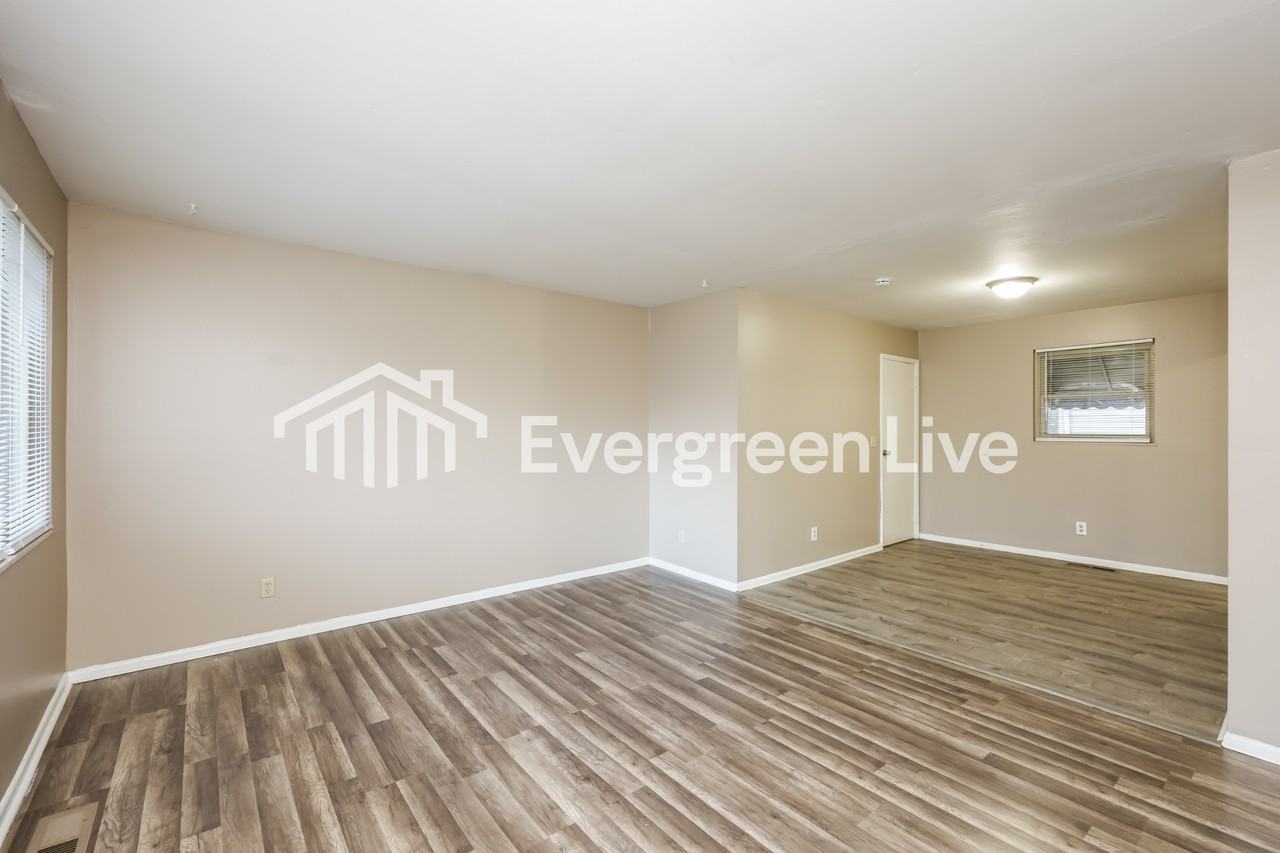 11715 Hamlet Rd - Photo 3 of 15