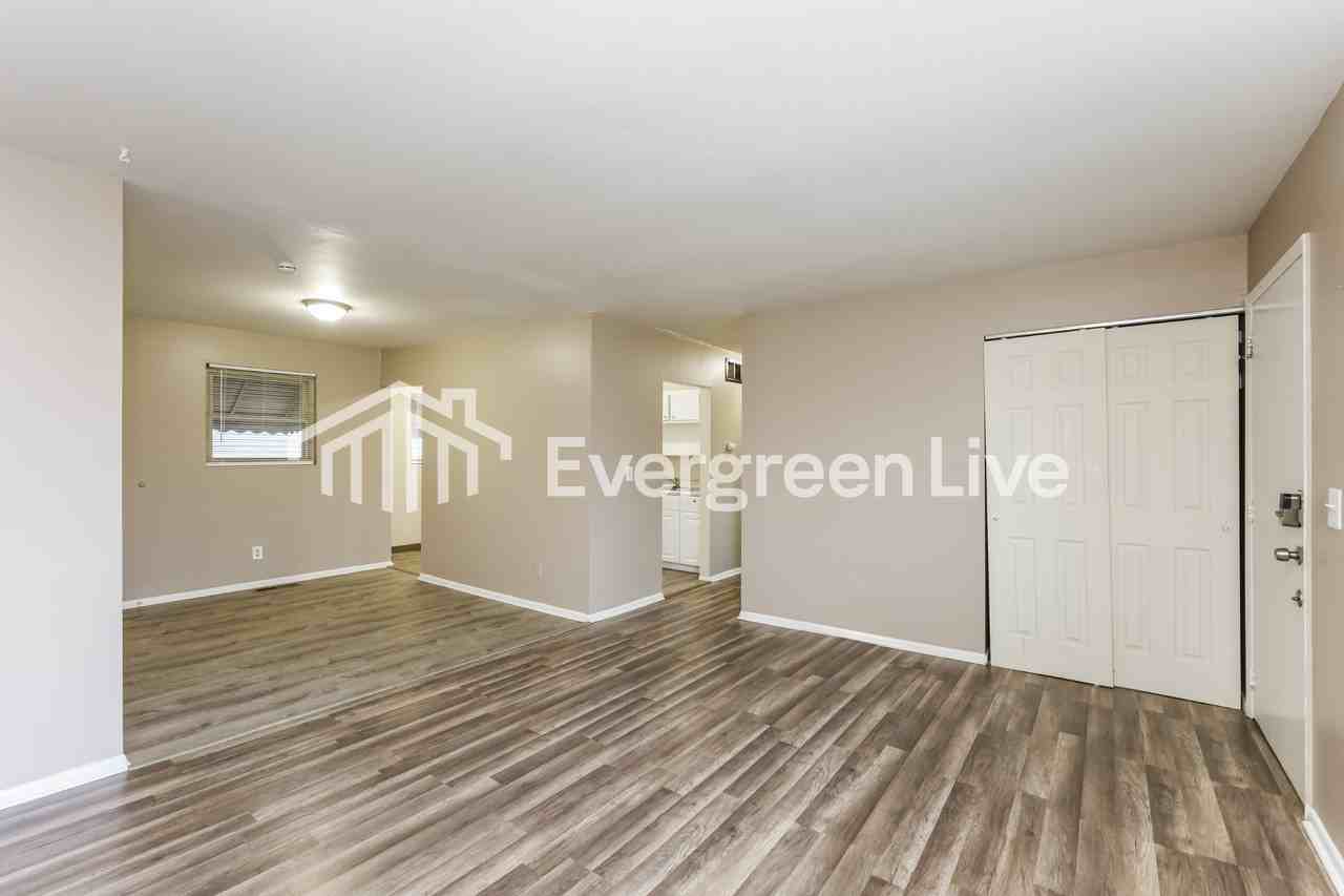 11715 Hamlet Rd - Photo 4 of 15