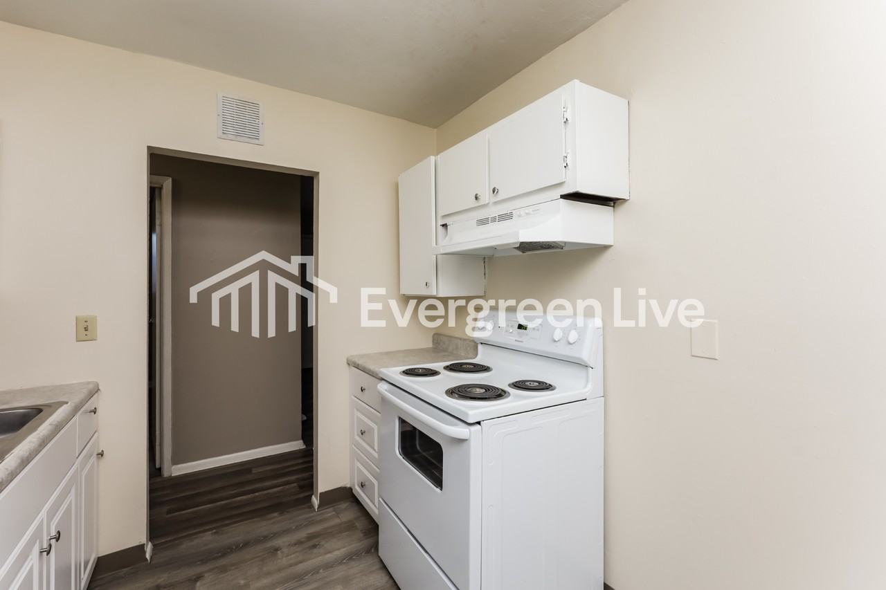 11715 Hamlet Rd - Photo 6 of 15