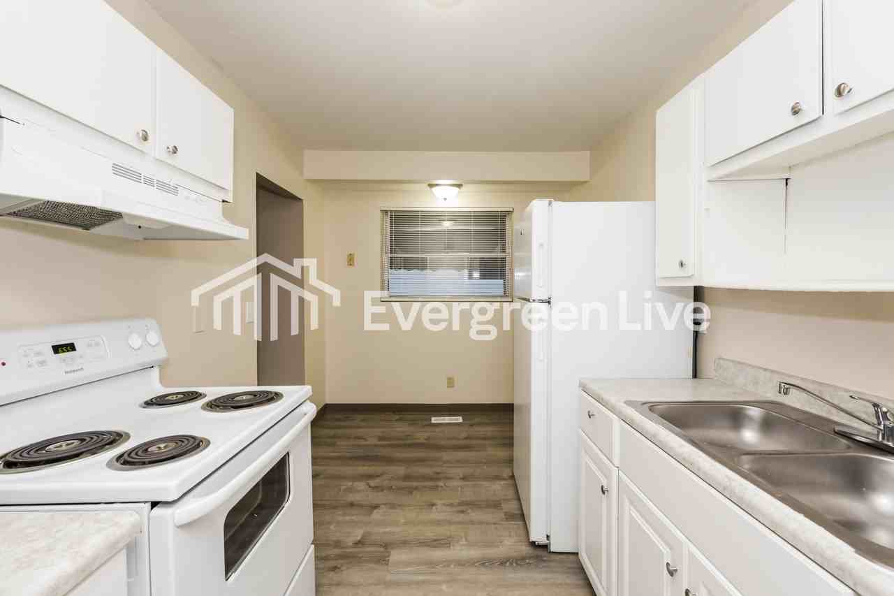 11715 Hamlet Rd - Photo 7 of 15