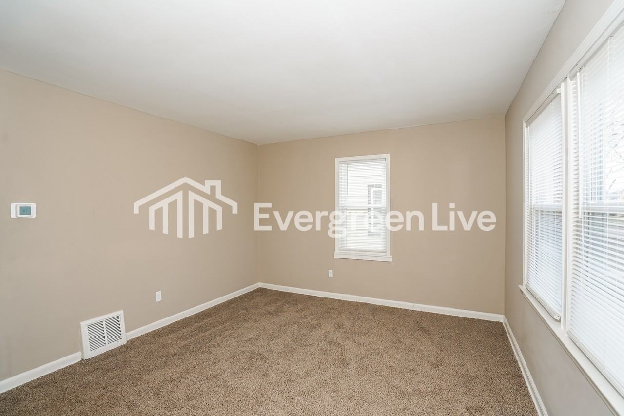 4484 N 46th St - Photo 2 of 15