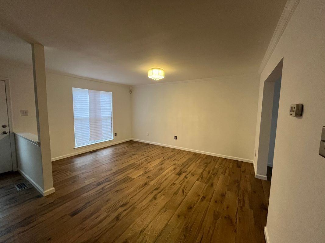 2224 Prince Of Wales Ct - Photo 2 of 4