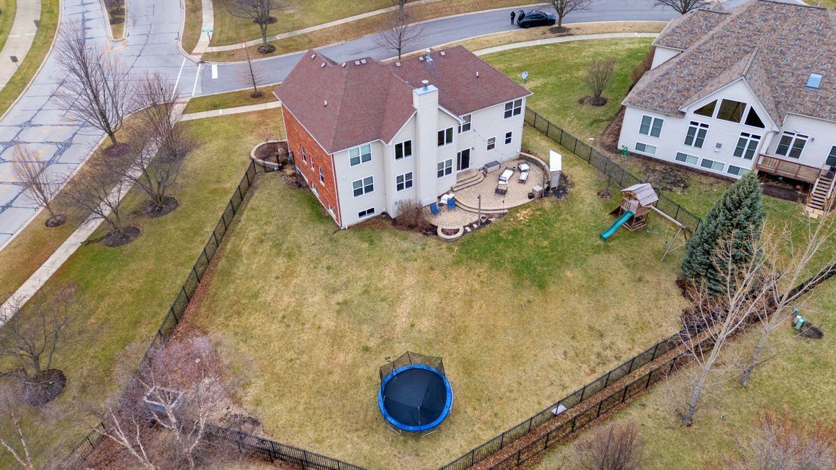 25947 Campbell Ln - Photo 5 of 38