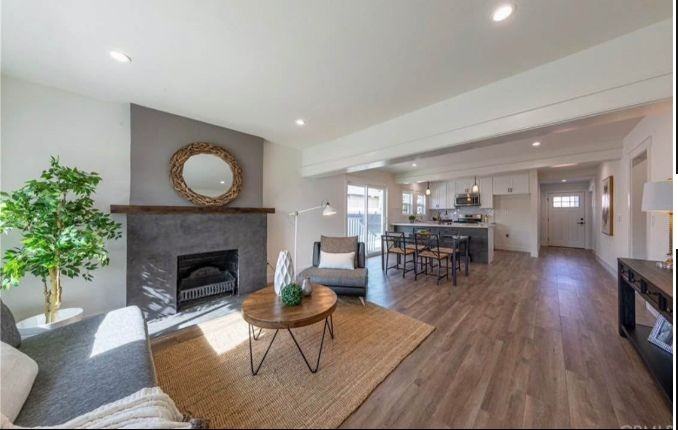 1327 W 77th St - Photo 3 of 8