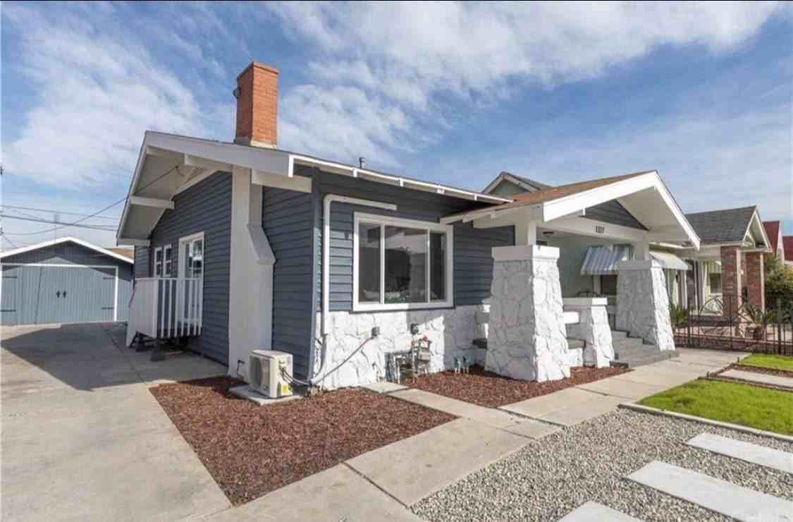 1327 W 77th St - Photo 5 of 8