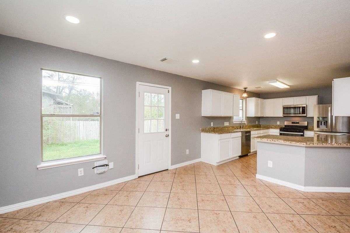 22951 Twisting Pine Dr - Photo 4 of 10