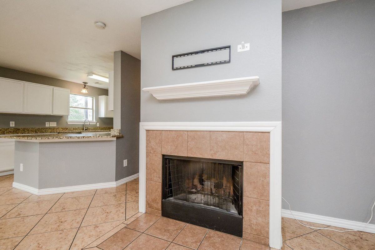 22951 Twisting Pine Dr - Photo 5 of 10