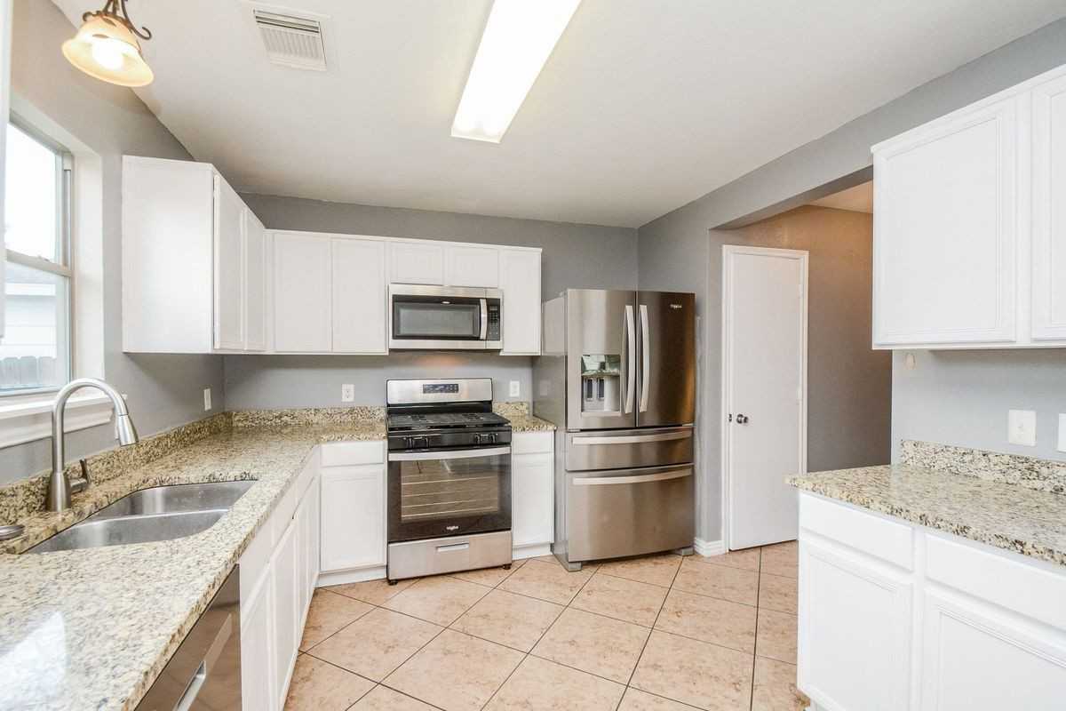 22951 Twisting Pine Dr - Photo 6 of 10