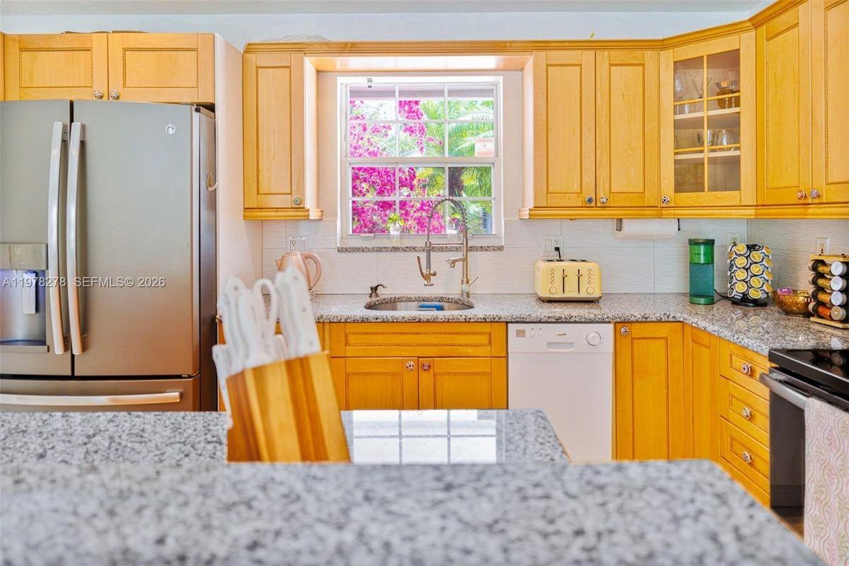 809 Se 14th Dr - Photo 2 of 5