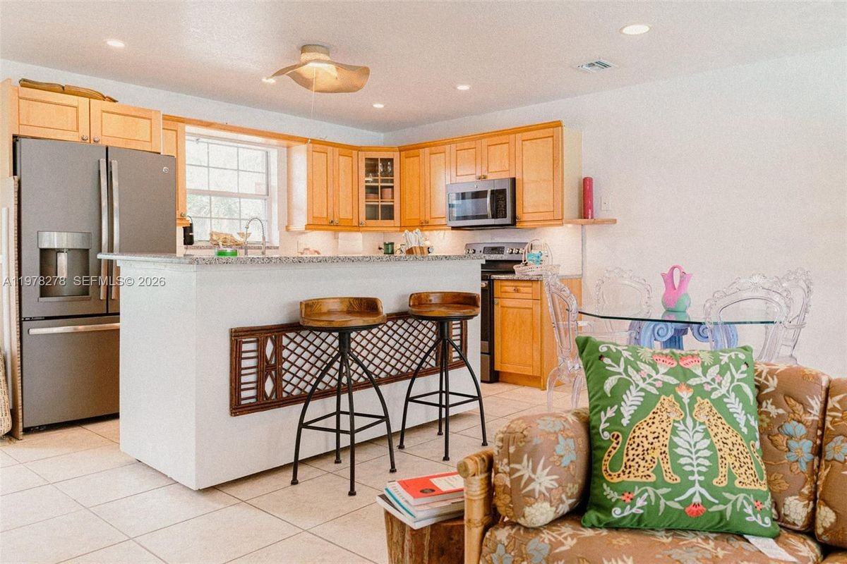 809 Se 14th Dr - Photo 3 of 5