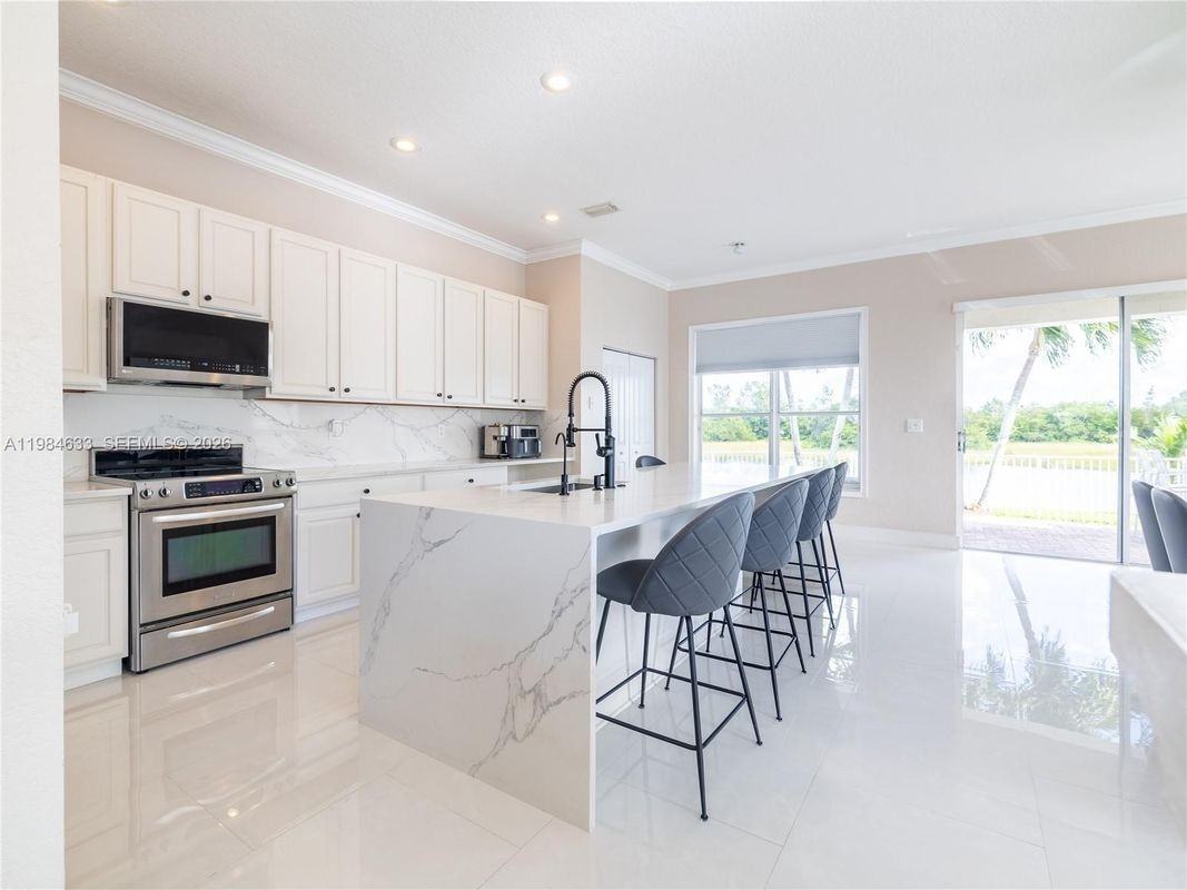 903 Nw 167th Ave - Photo 3 of 9