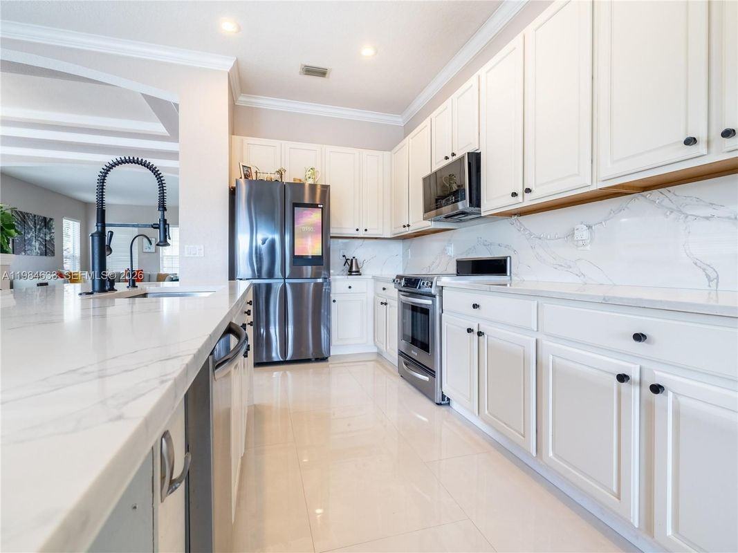 903 Nw 167th Ave - Photo 4 of 9