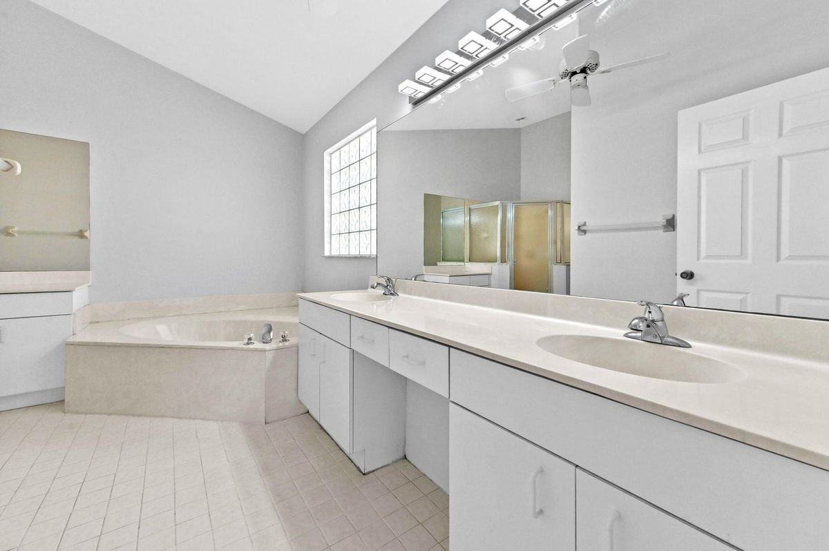 14066 Glenlyon Ct - Photo 5 of 17