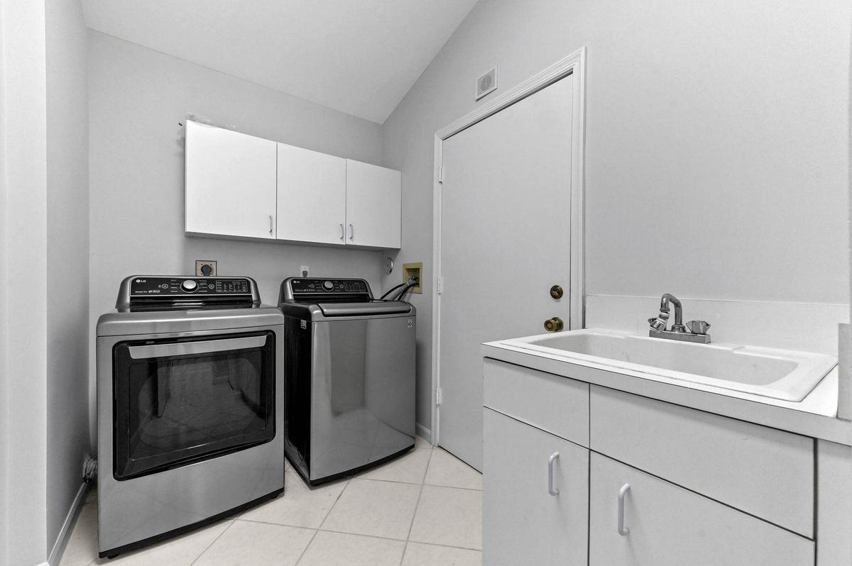 14066 Glenlyon Ct - Photo 7 of 17
