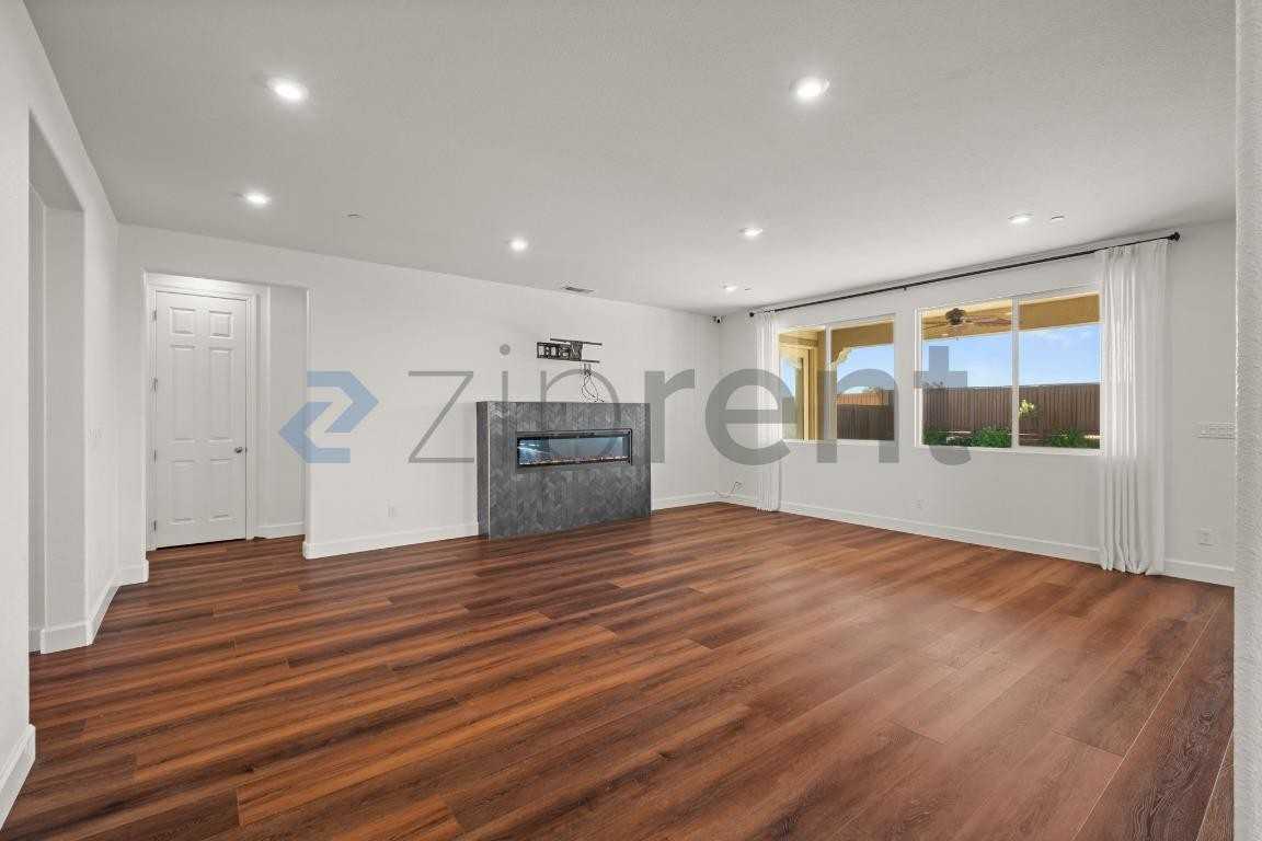 1465 Blossom Way - Photo 7 of 40