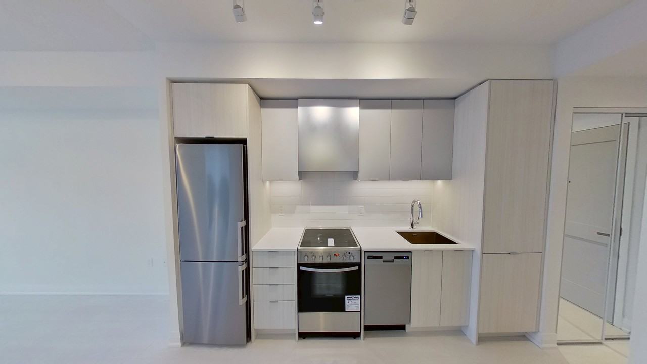 PARK TERRACES AT VALHALLA TOWN SQUARE - Photo 3 of 32