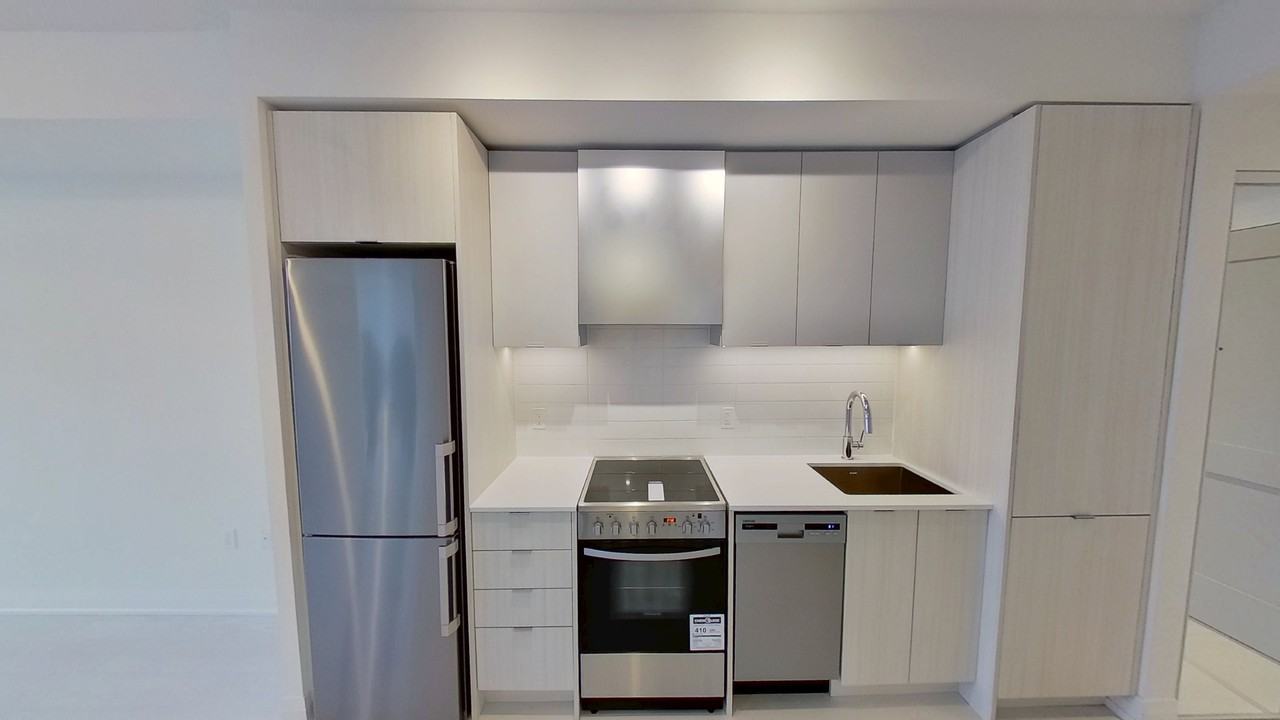 PARK TERRACES AT VALHALLA TOWN SQUARE - Photo 4 of 32