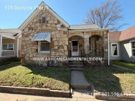 featured image of 919 Division St