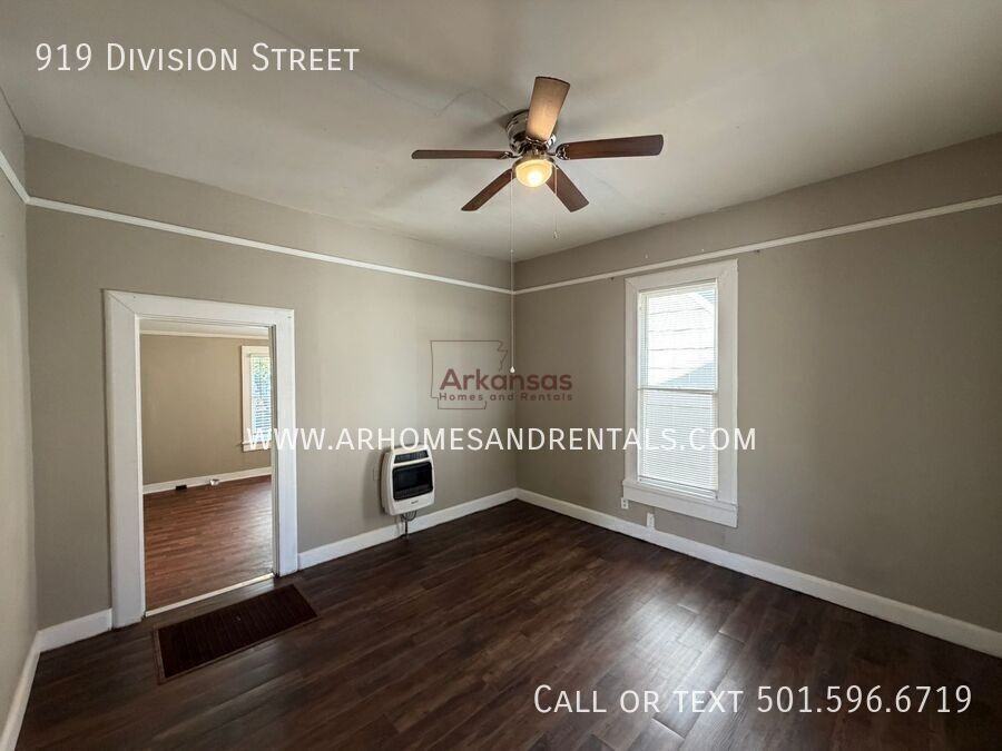 919 Division St - Photo 2 of 12