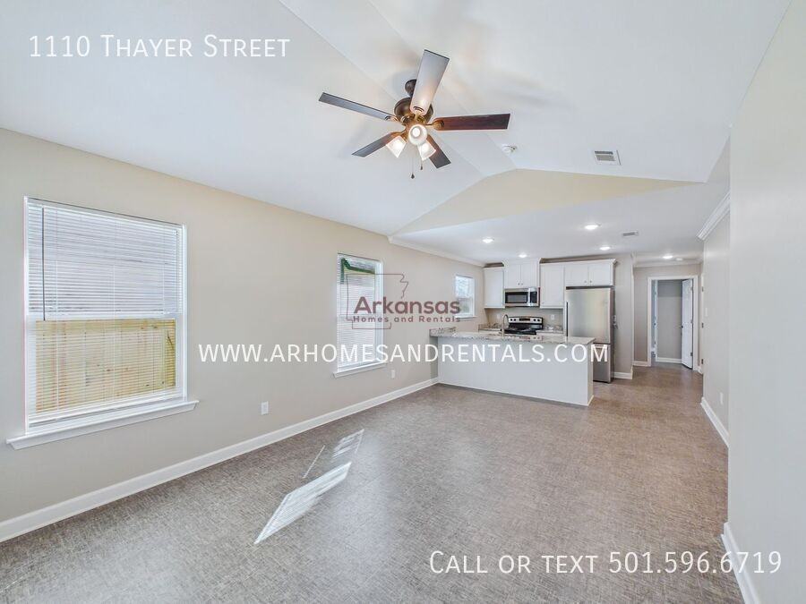 1110 Thayer St - Photo 3 of 12