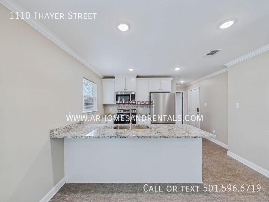 1110 Thayer St - Photo 4 of 12