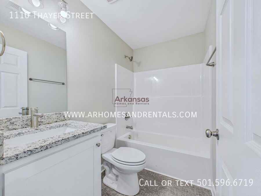 1110 Thayer St - Photo 7 of 12