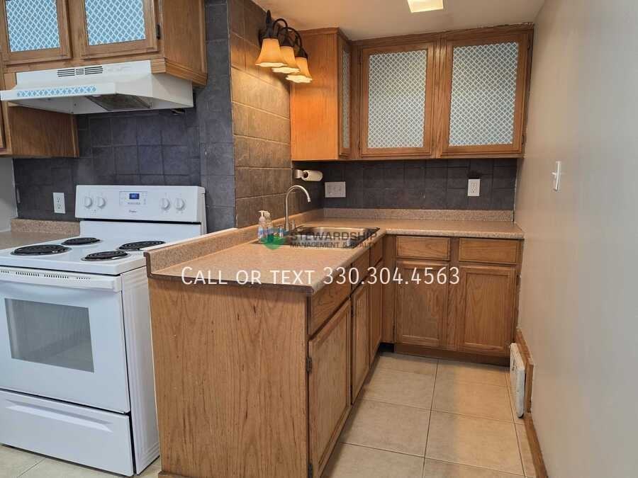 1014 Berwin St - Photo 2 of 27