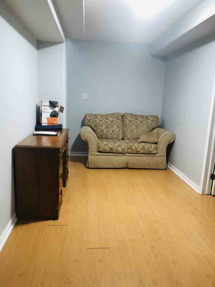 456 Weston Cres - Photo 5 of 8