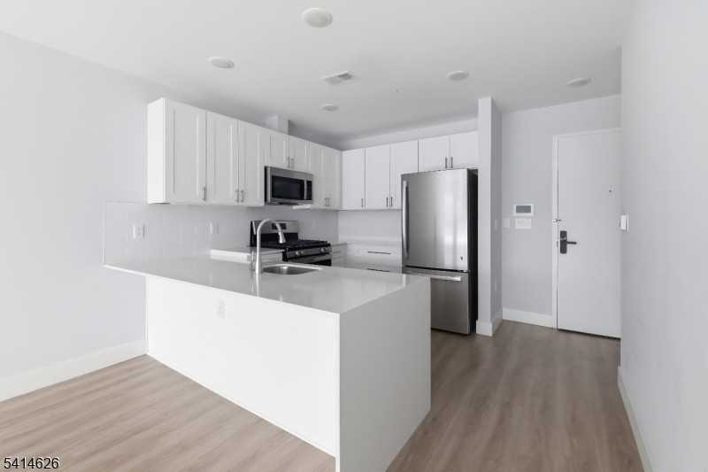 529-531 Mulberry Street #1 - Photo 4 of 16