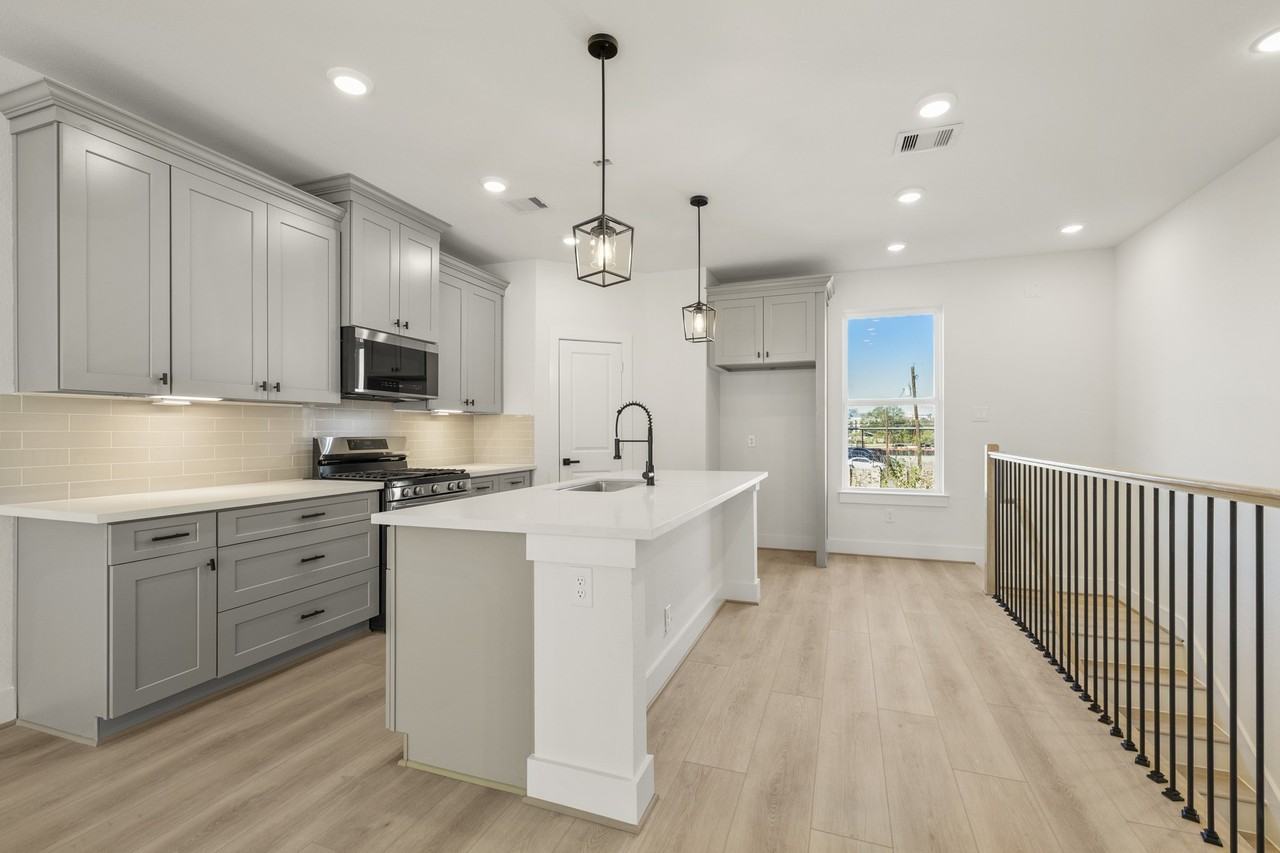 6326 Del Rio St #6326 - Photo 6 of 39