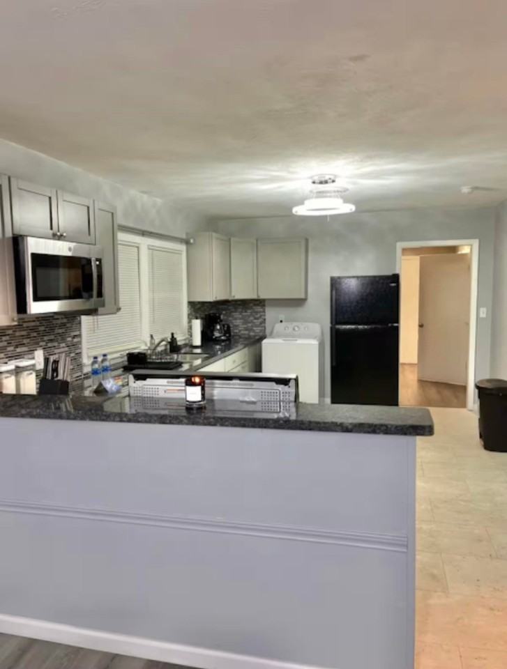 1908 N 16th St #1908 - Photo 3 of 18