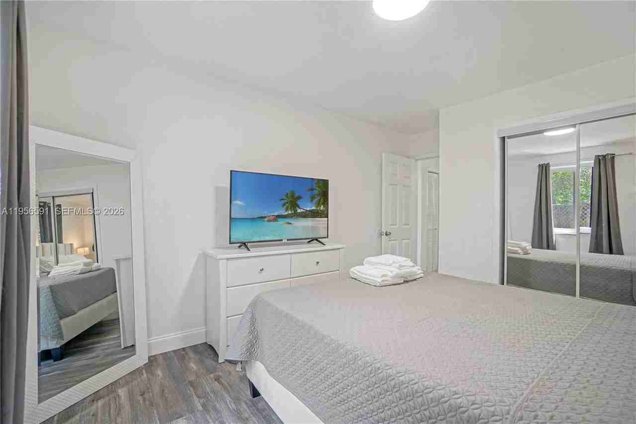 168 Nw 32nd St #168-3 - Photo 5 of 7