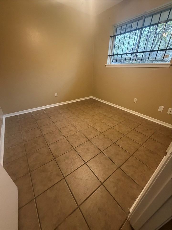 6439 Deirdre Anne Dr #6439 - Photo 7 of 20