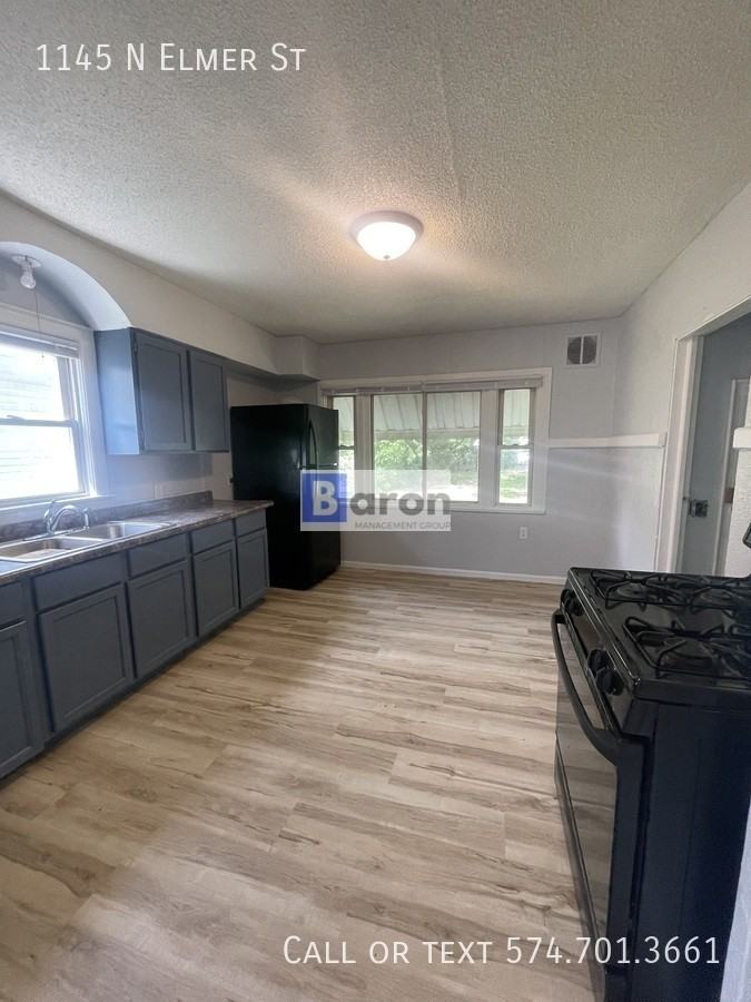 1145 N Elmer St - Photo 4 of 10