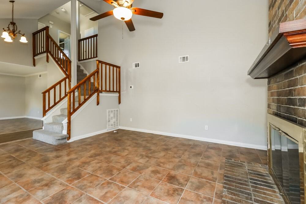 2907 Stinwick Ln - Photo 4 of 17