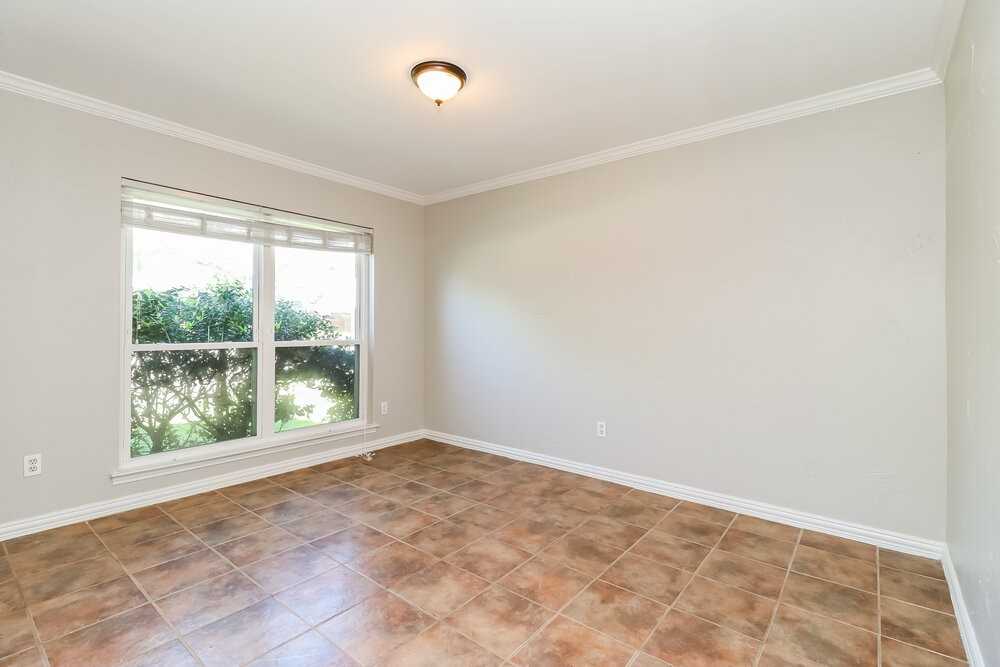 2907 Stinwick Ln - Photo 6 of 17