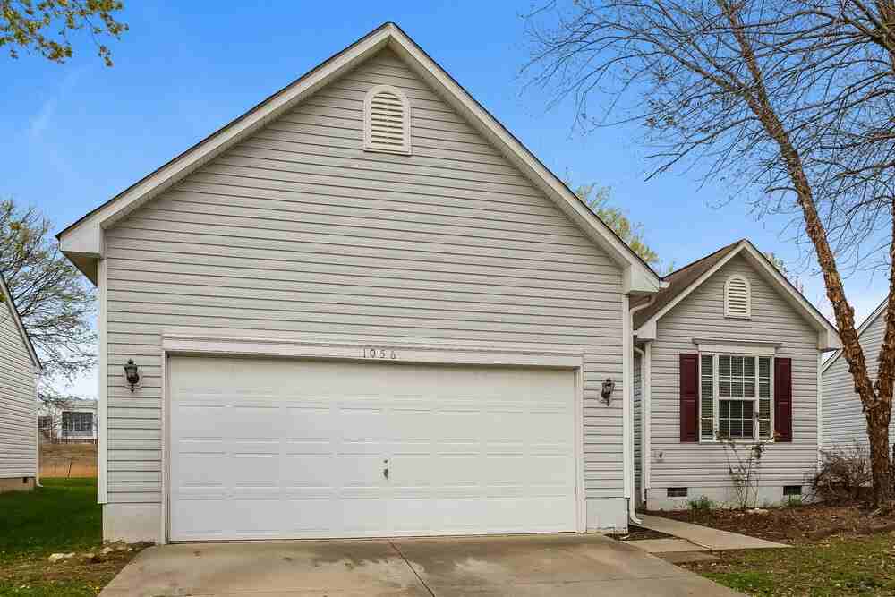 1056 Meadowbrook Ln Sw - Photo 3 of 16