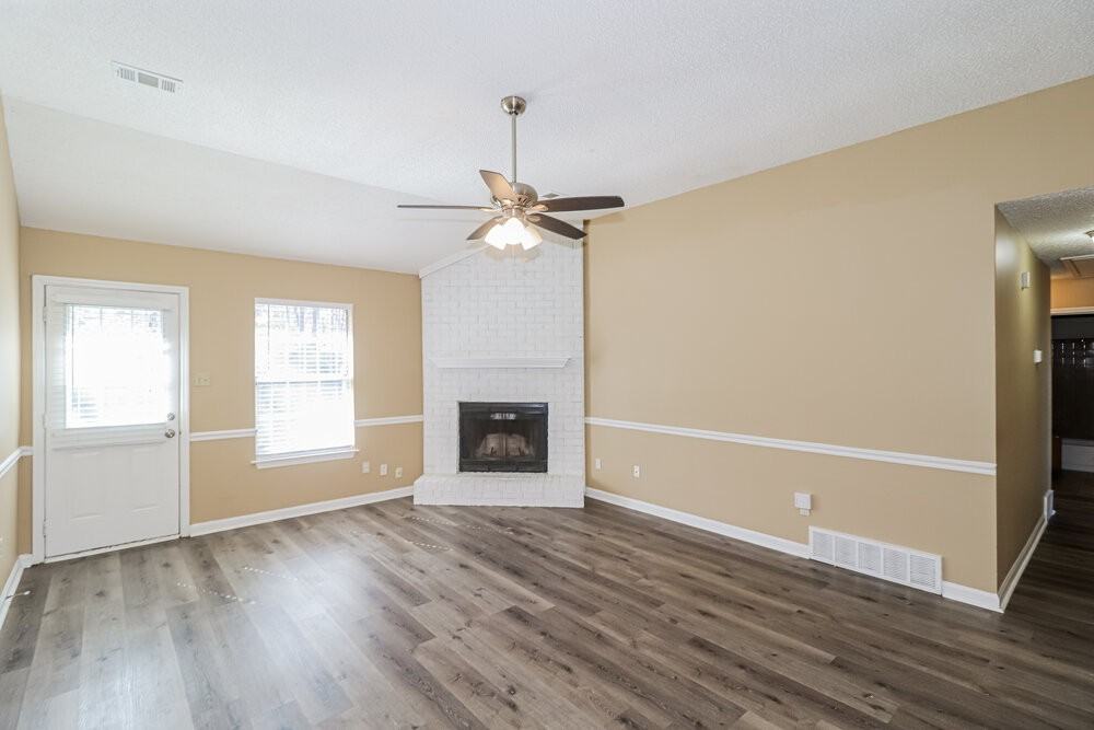 7101 Market Square Dr - Photo 5 of 16